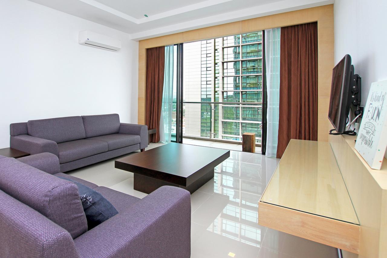 Bernard Holiday Home @ Imperial Suites Кучинг Экстерьер фото